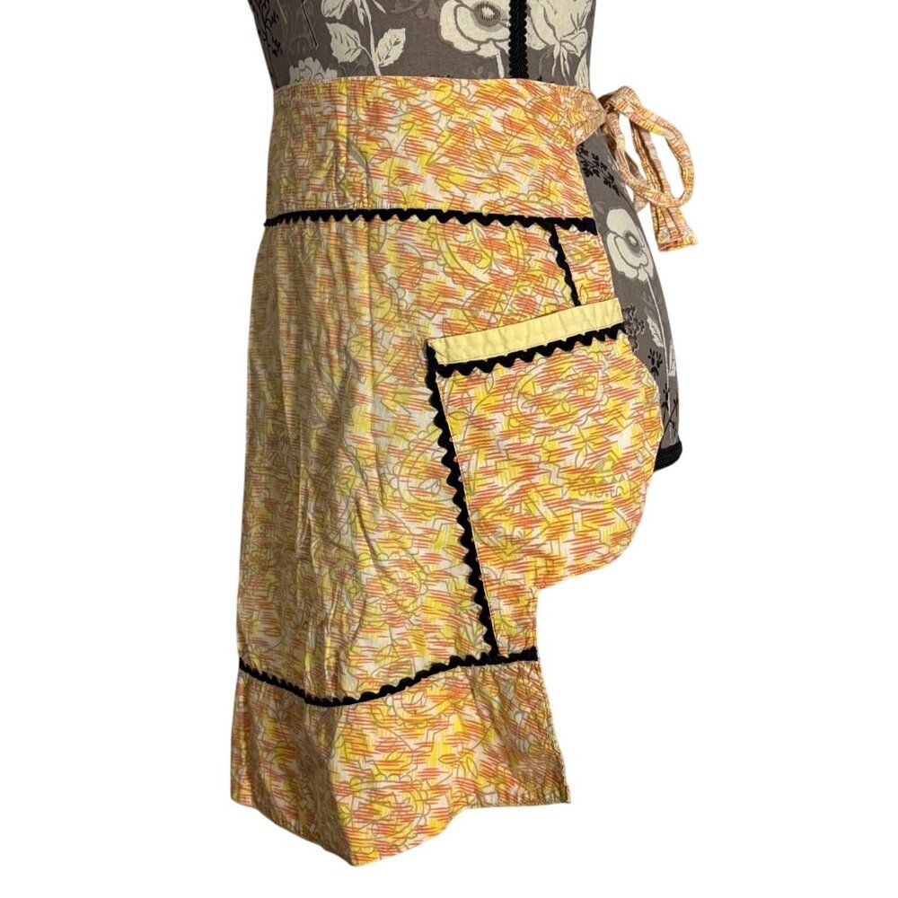 VTG Short Dutch Half Apron Cafe/Kitchen Ric-Rac Trim Retro Rockabilly Pockets